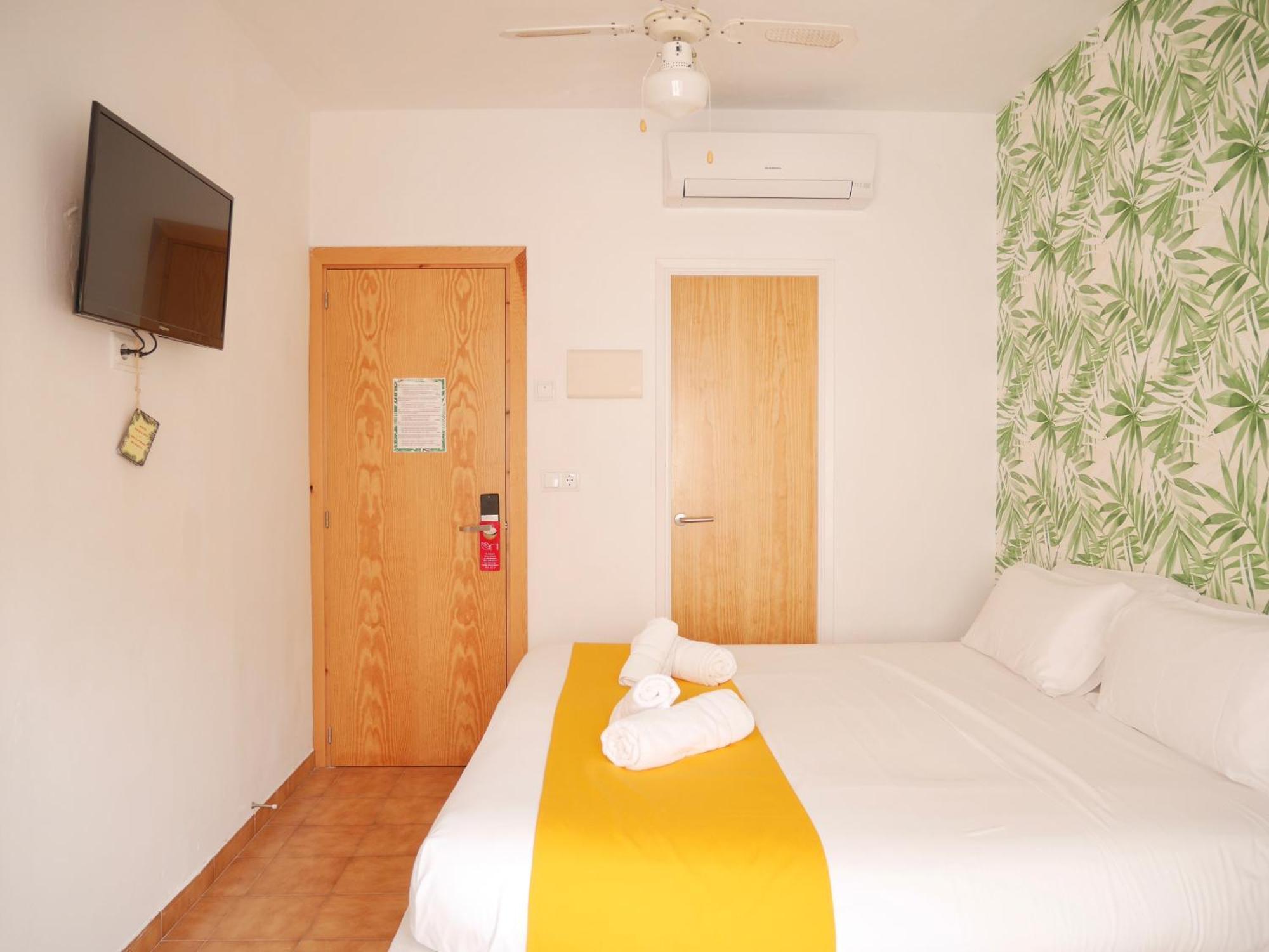 Nanit Rooms Ibiza Hostal Санта-Эулалия-дель-Рио Номер фото
